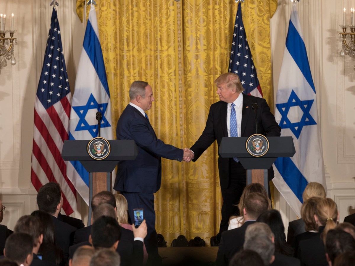 Trump: rinunceremo a qualche sanzione per le turbolenze sul&nbsp;petrolio