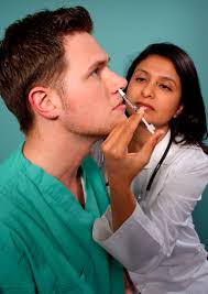 In attesa per il tampone, perde la pazienza e sputa sui&nbsp;medici