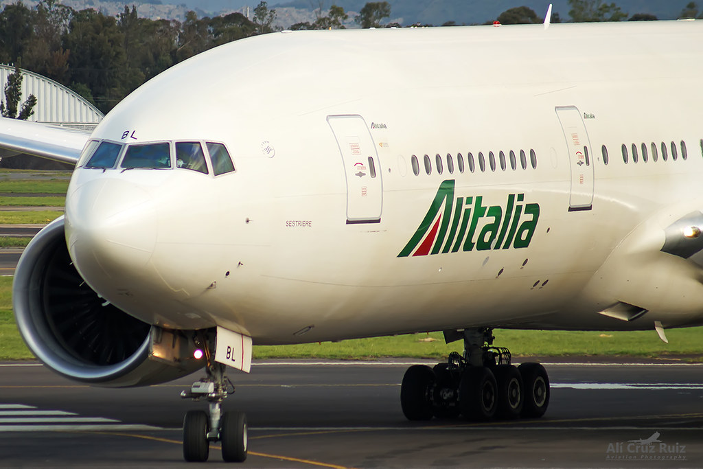 Alitalia tra voli, tagli e&nbsp;futuro