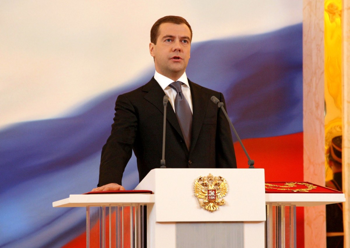 Medvedev: ora Russia libera di schierare armi dove&nbsp;vuole